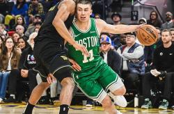 爱游戏体育网站-凯尔特人队主场战胜猛龙队保持领先