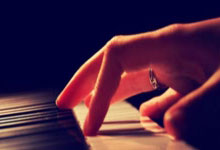 爱游戏登录入口-格雷泽主教练调整训练内容,着力提高球员技术水平,格雷泽尔