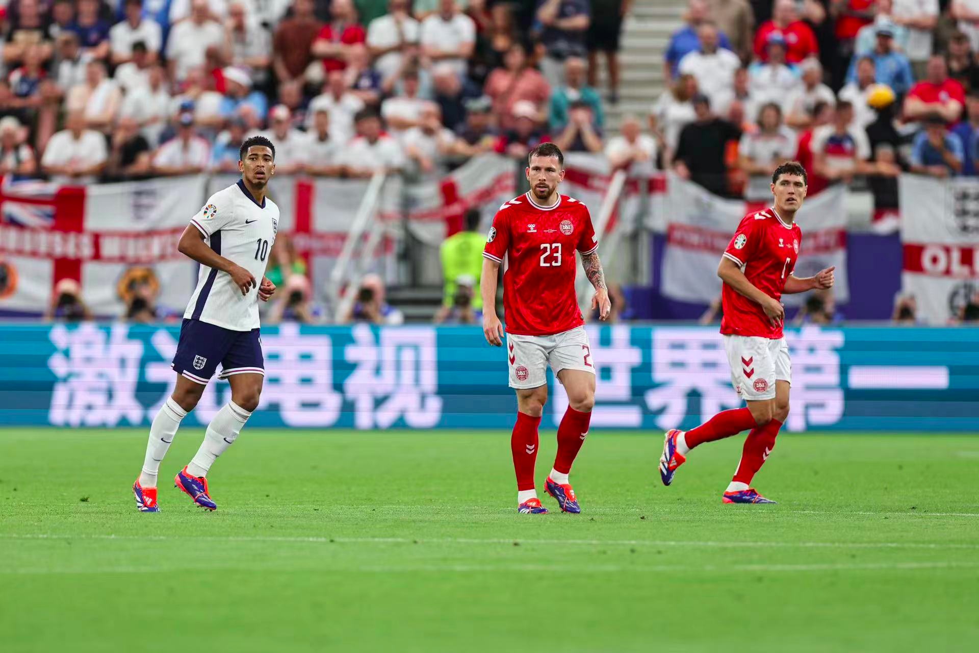 欧洲杯赛场上一场激烈的对决震撼体育界(欧洲杯赛场上一场激烈的对决震撼体育界的比赛) 欧洲杯赛场上一场激烈的对决震撼体育界(欧洲杯赛场上一场激烈的对决震撼体育界的比赛)