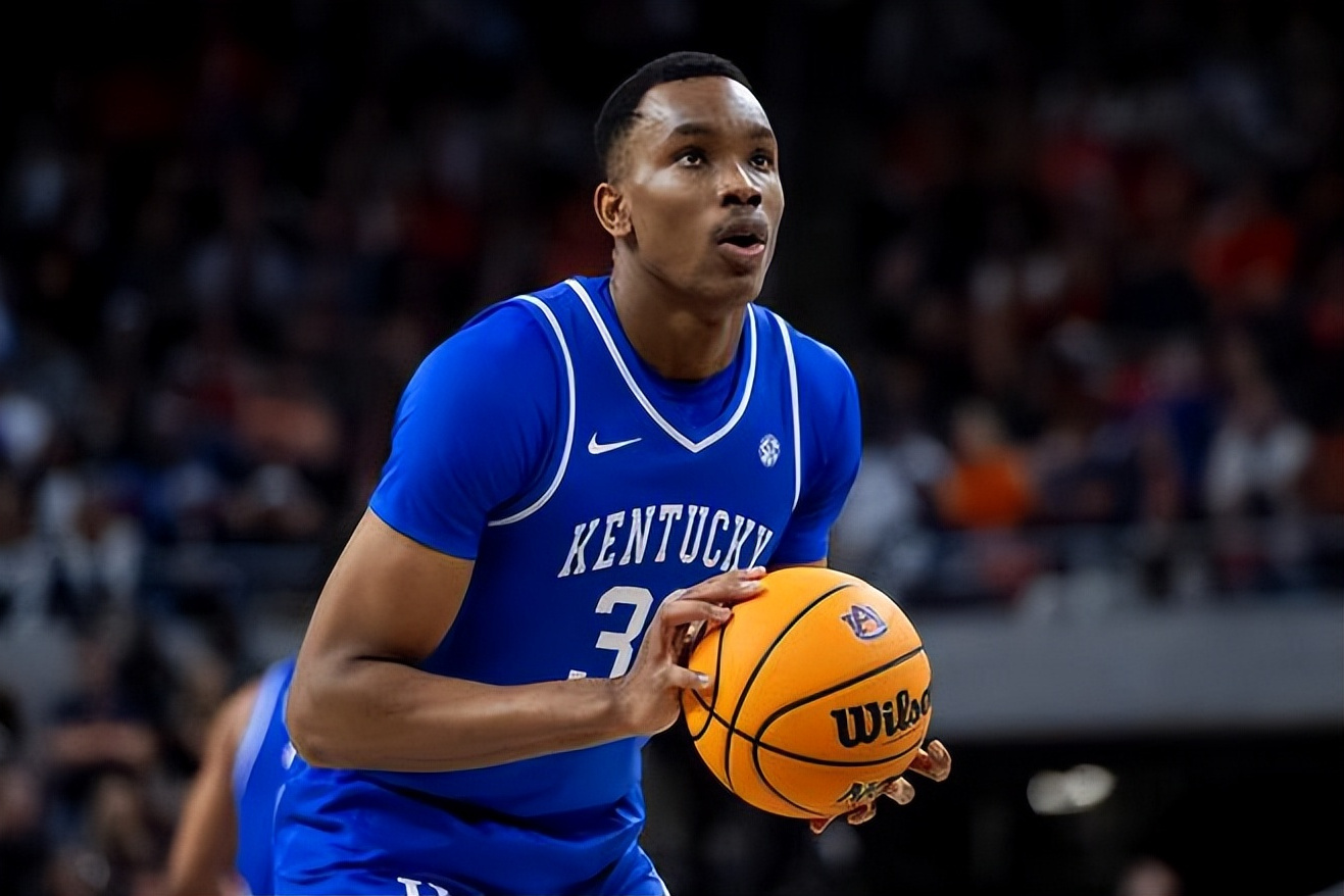 英国新星打破纪录,成为焦点人物(英国新星打破纪录,成为焦点人物的电影) 英国新星打破纪录,成为焦点人物(英国新星打破纪录,成为焦点人物的电影)