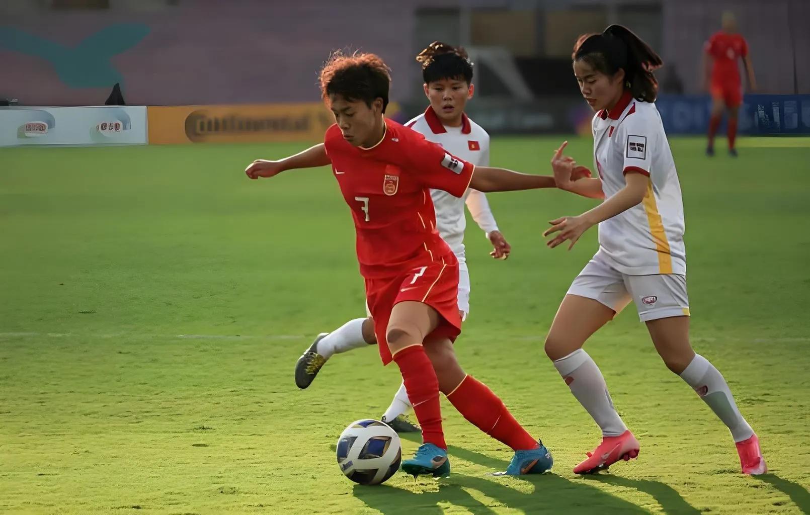 关于球迷对女足比赛充满期待,谁能称霸?的信息 关于球迷对女足比赛充满期待,谁能称霸?的信息