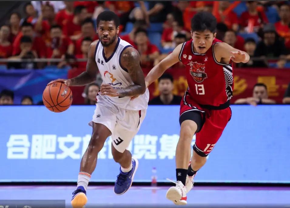 篮球比赛引发热议,球迷感受到激情 篮球比赛引发热议,球迷感受到激情