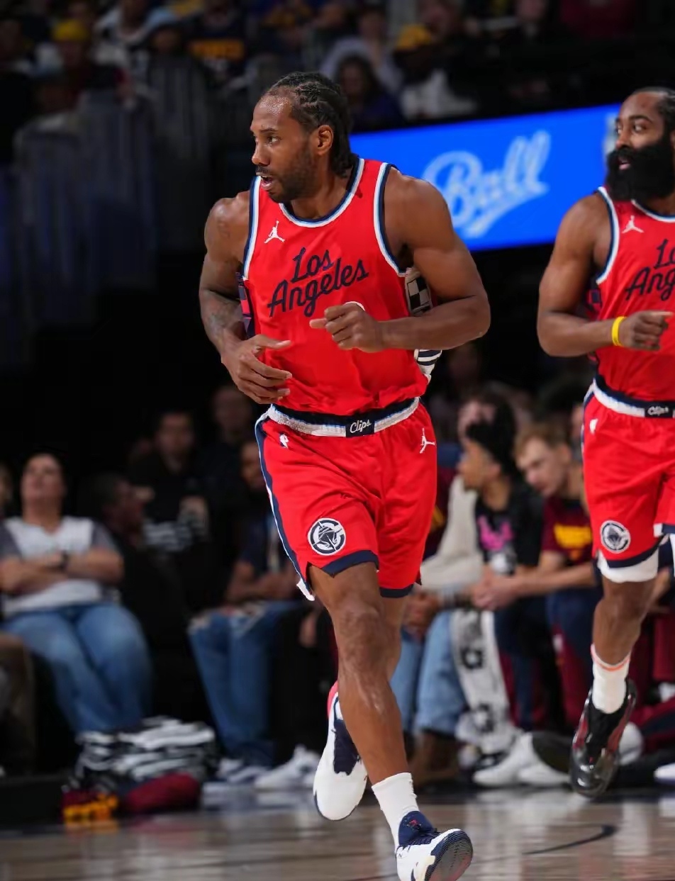 快船力克马刺:伦纳德全场发挥绝佳的简单介绍 快船力克马刺:伦纳德全场发挥绝佳的简单介绍