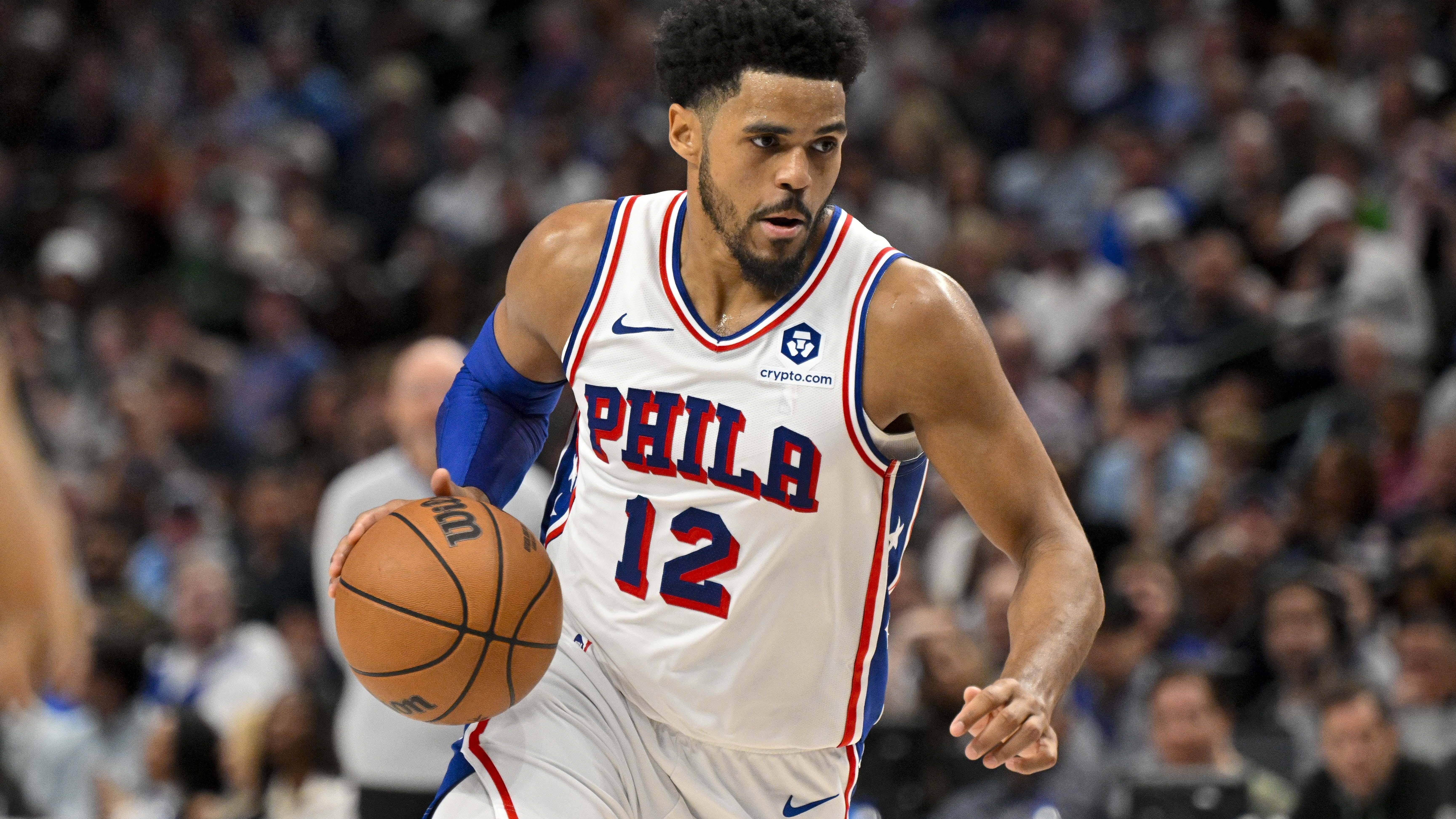 活塞球员倾尽全力,加强进攻篮板 活塞球员倾尽全力,加强进攻篮板