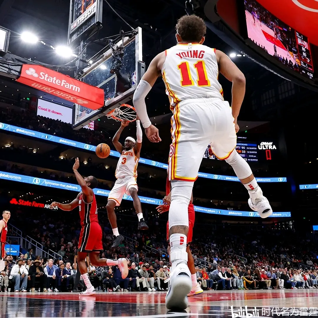 活塞球员倾尽全力,加强进攻篮板 活塞球员倾尽全力,加强进攻篮板