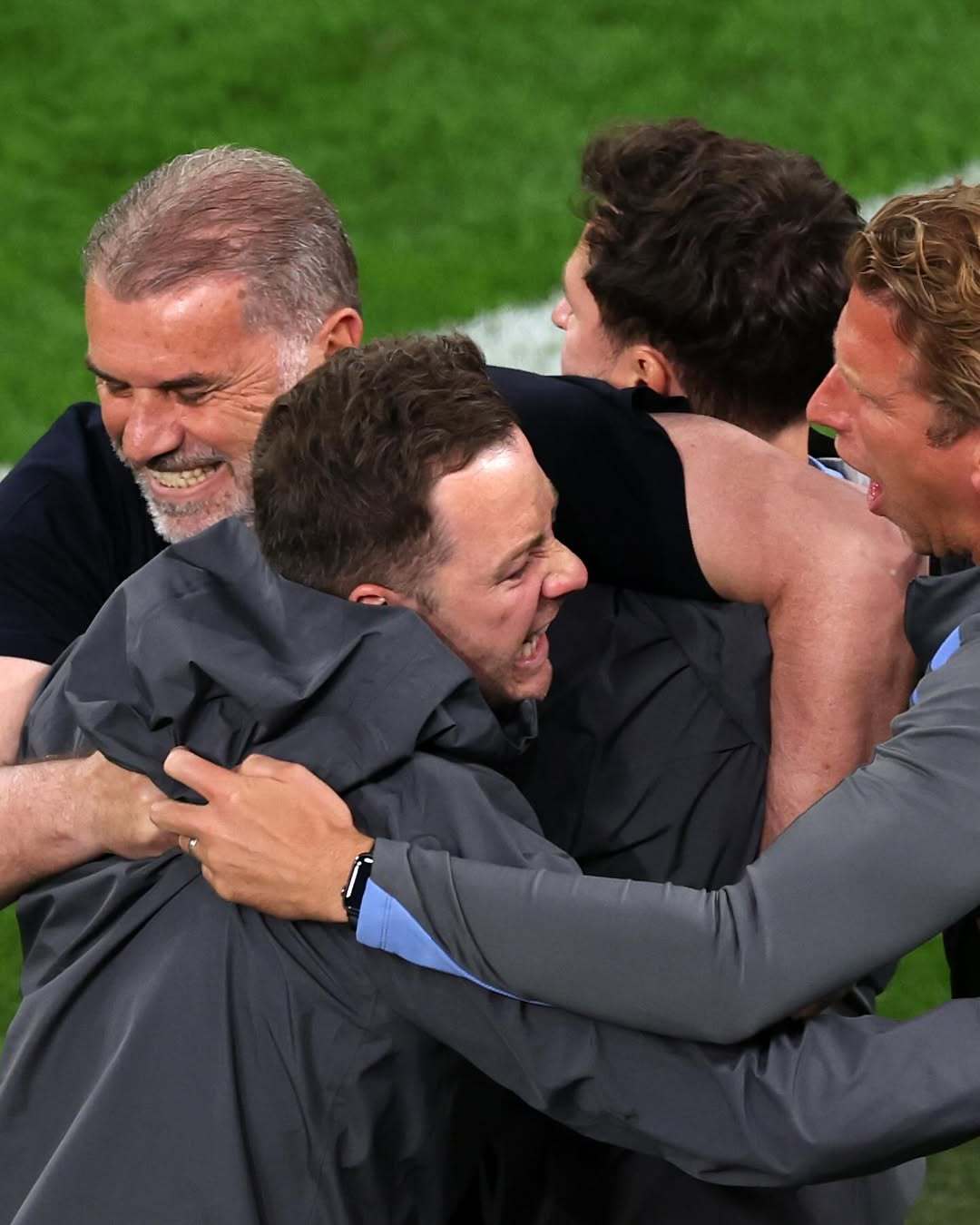 欧洲球星云集,顶尖球队对决引发球迷热议 欧洲球星云集,顶尖球队对决引发球迷热议