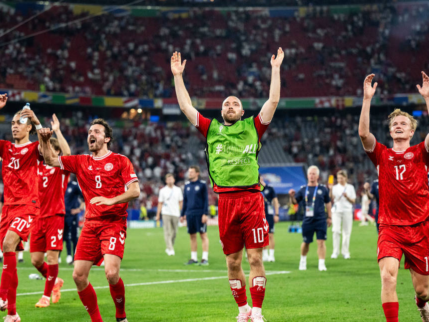 精彩比赛即将开幕,球迷翘首期待 精彩比赛即将开幕,球迷翘首期待