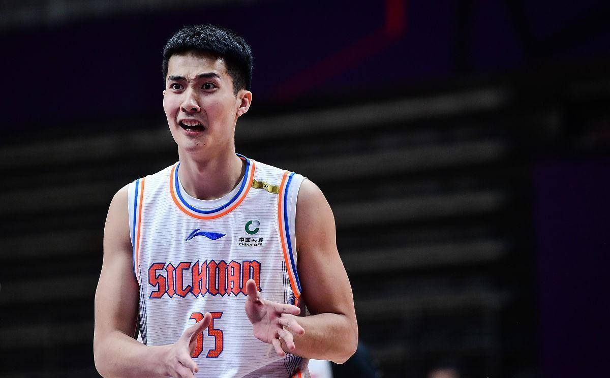 强队刚强下滑,排名急速下滑引关注 强队刚强下滑,排名急速下滑引关注