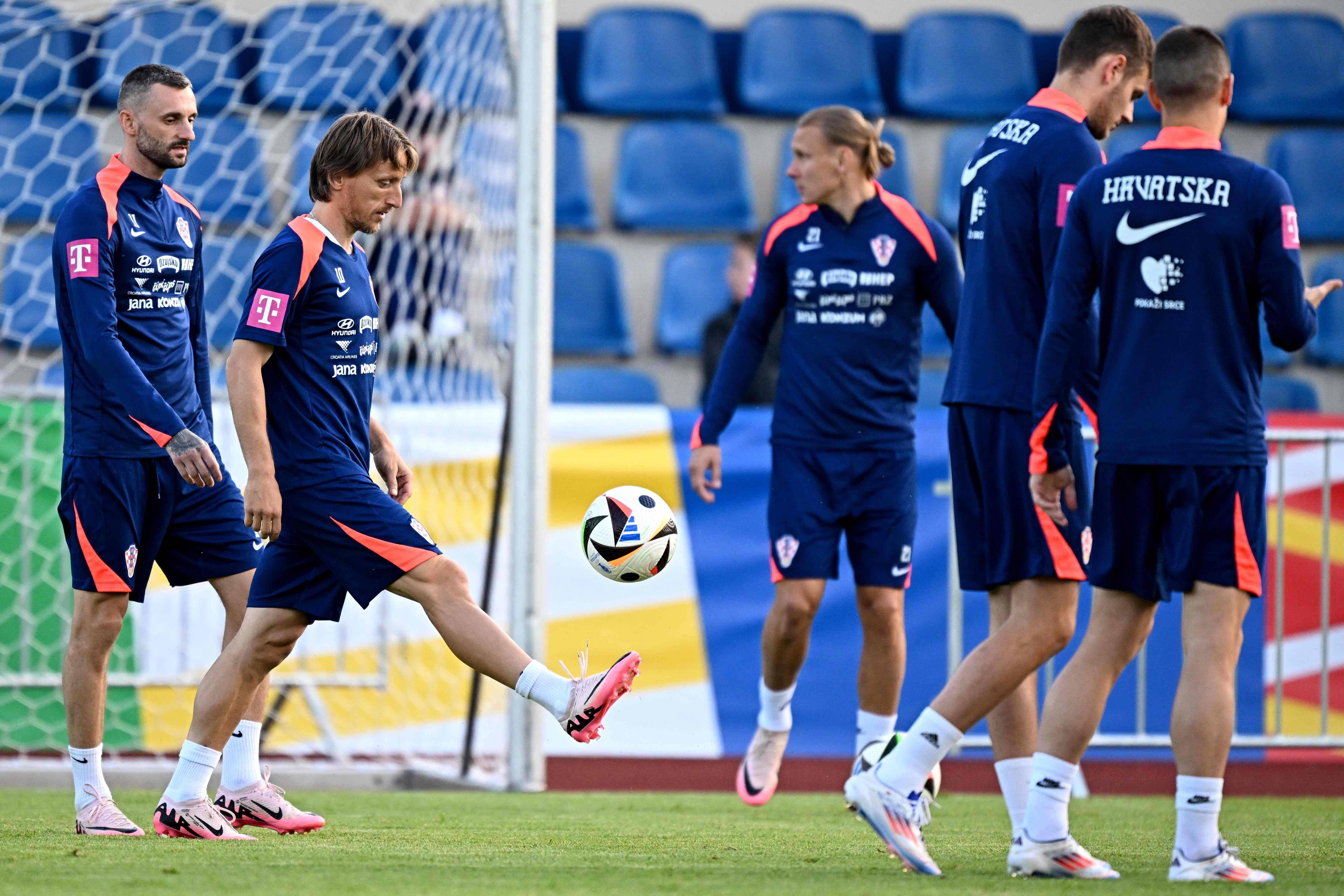 克罗地亚意外不敌奥地利,出局概率增加 克罗地亚意外不敌奥地利,出局概率增加