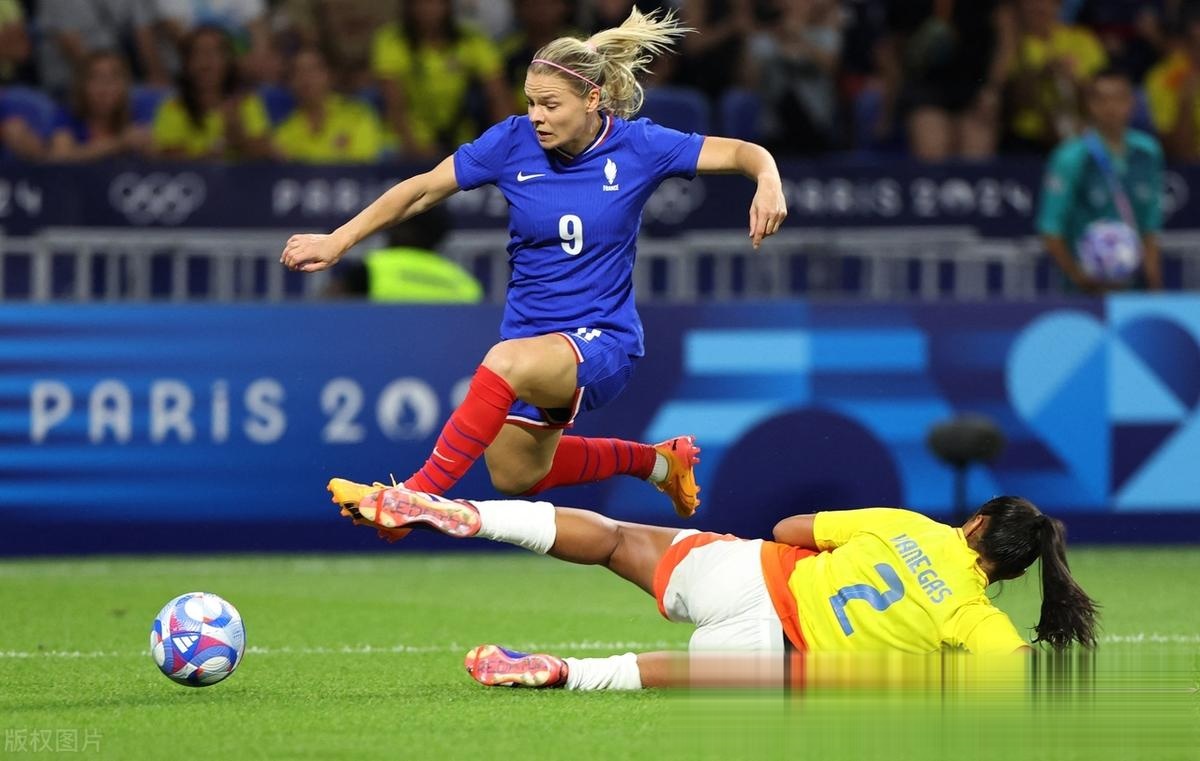 加拿大女足再战墨西哥女足,鏖战持续 加拿大女足再战墨西哥女足,鏖战持续