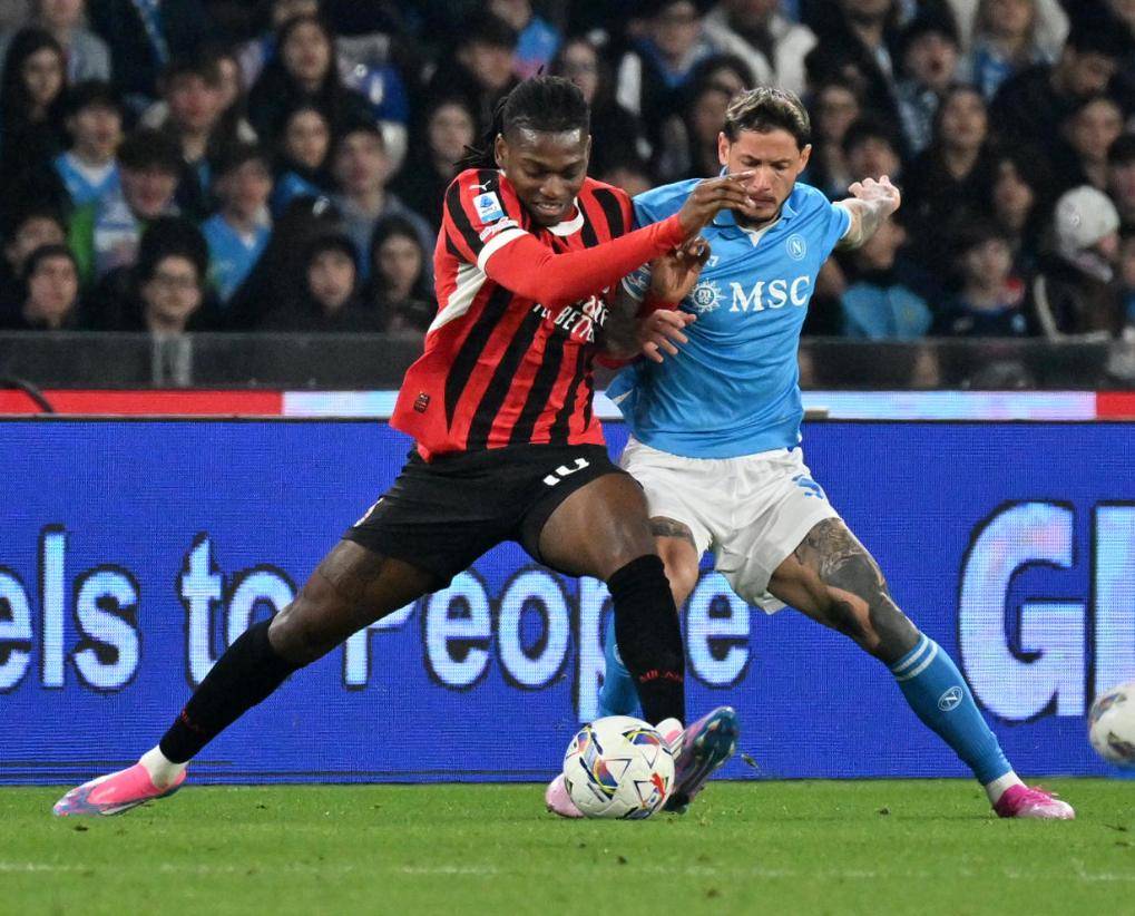 那不勒斯客场战胜乌迪内斯,豪取三分 那不勒斯客场战胜乌迪内斯,豪取三分