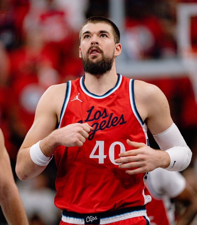 关于快船客场大胜灰熊,系列赛2-0领先的信息 关于快船客场大胜灰熊,系列赛2-0领先的信息