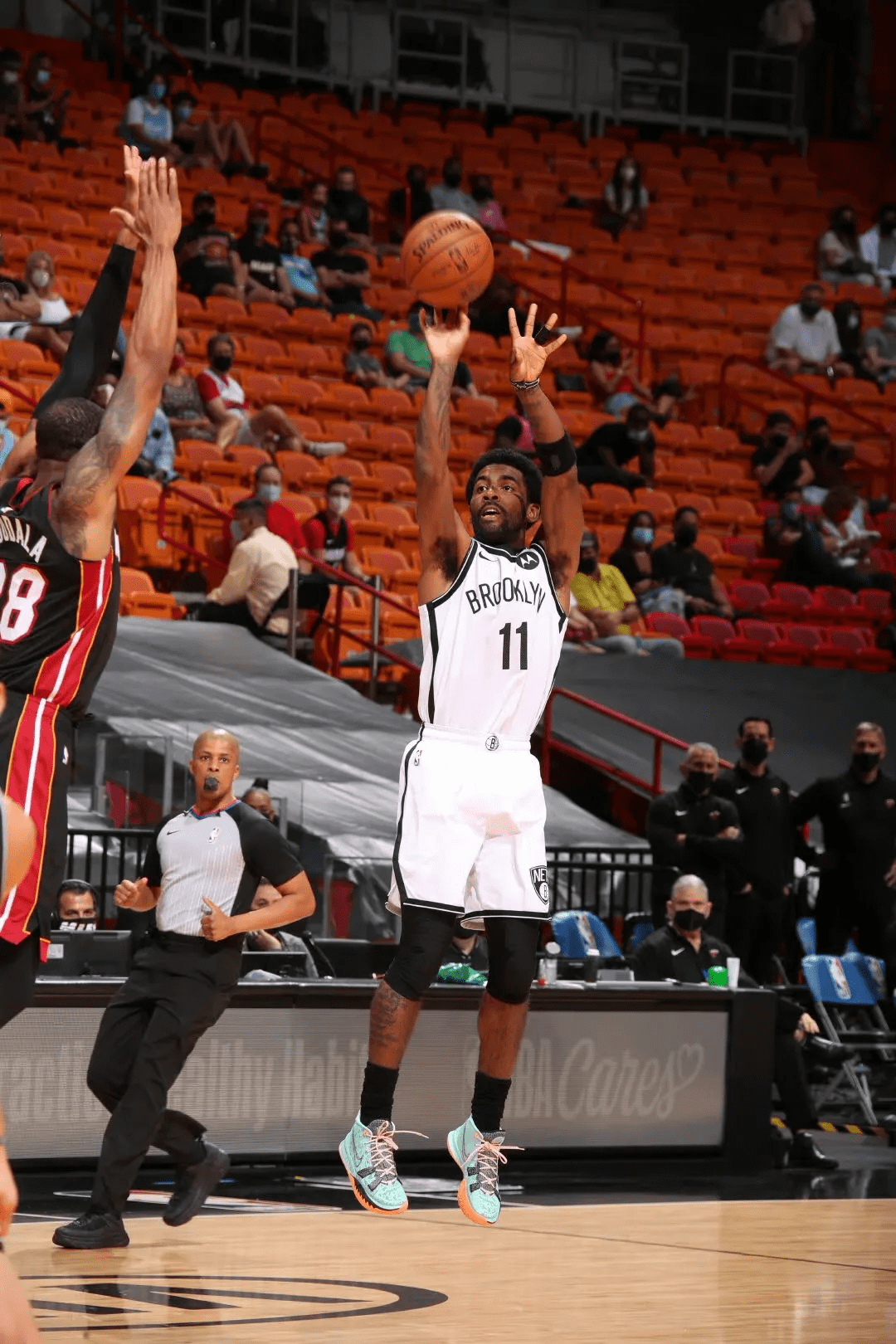 篮网负热火,欧文表现不如人意。 篮网负热火,欧文表现不如人意。