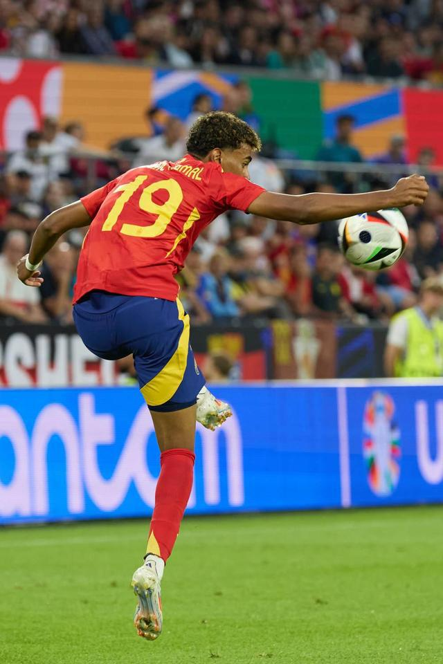 阿尔及利亚球员备受国际瞩目 阿尔及利亚球员备受国际瞩目